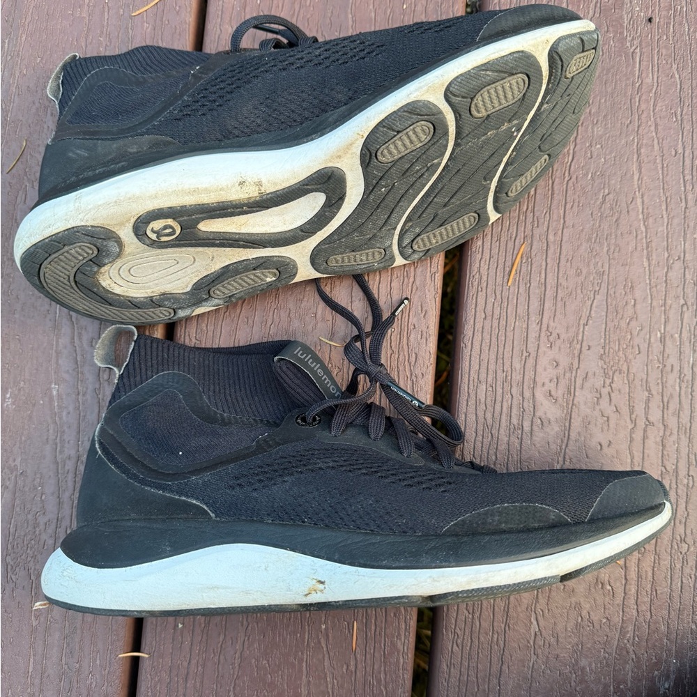 lululemon athletica Black and White Athletic Shoes size 8 - Picture 5 of 5